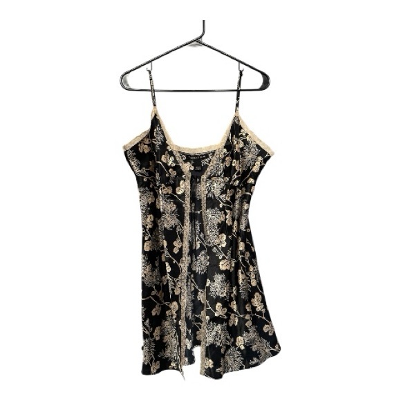 Vintage Other - Vintage 90’s/Y2K Era Victoria's Secret Black and Cream Lace Top/Slip Size XL